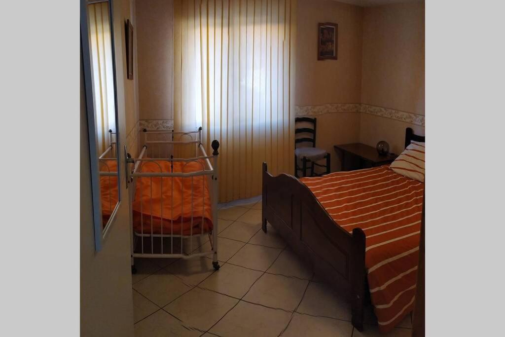 Chez Fabienne T3 Apartman Le Breuil-sur-Couze Kültér fotó