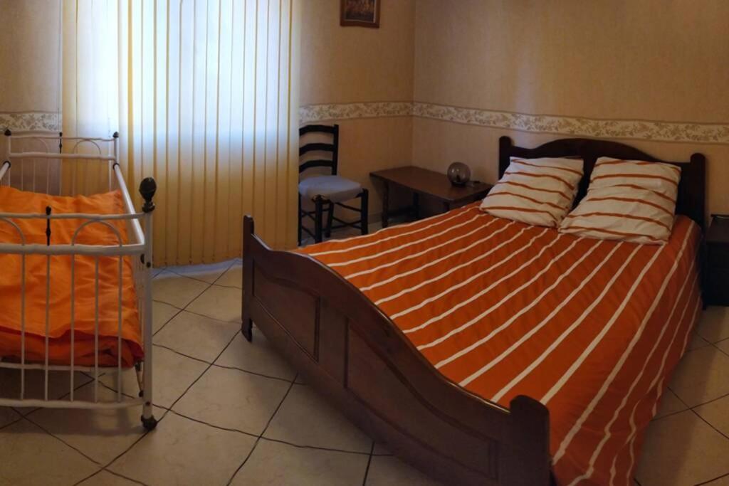 Chez Fabienne T3 Apartman Le Breuil-sur-Couze Kültér fotó