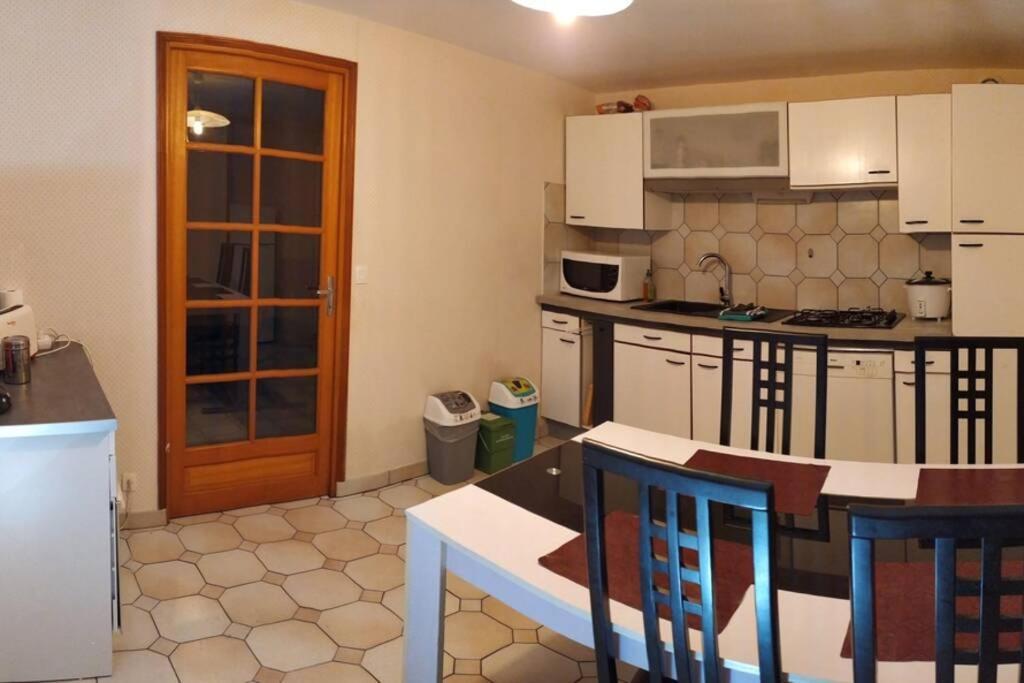 Chez Fabienne T3 Apartman Le Breuil-sur-Couze Kültér fotó